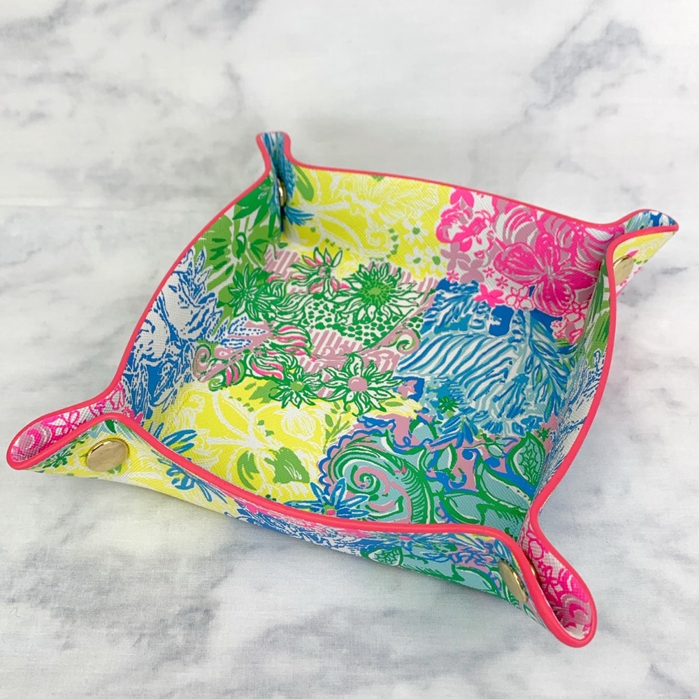 Lilly Pulitzer Cheek to Cheek Leatherette Valet